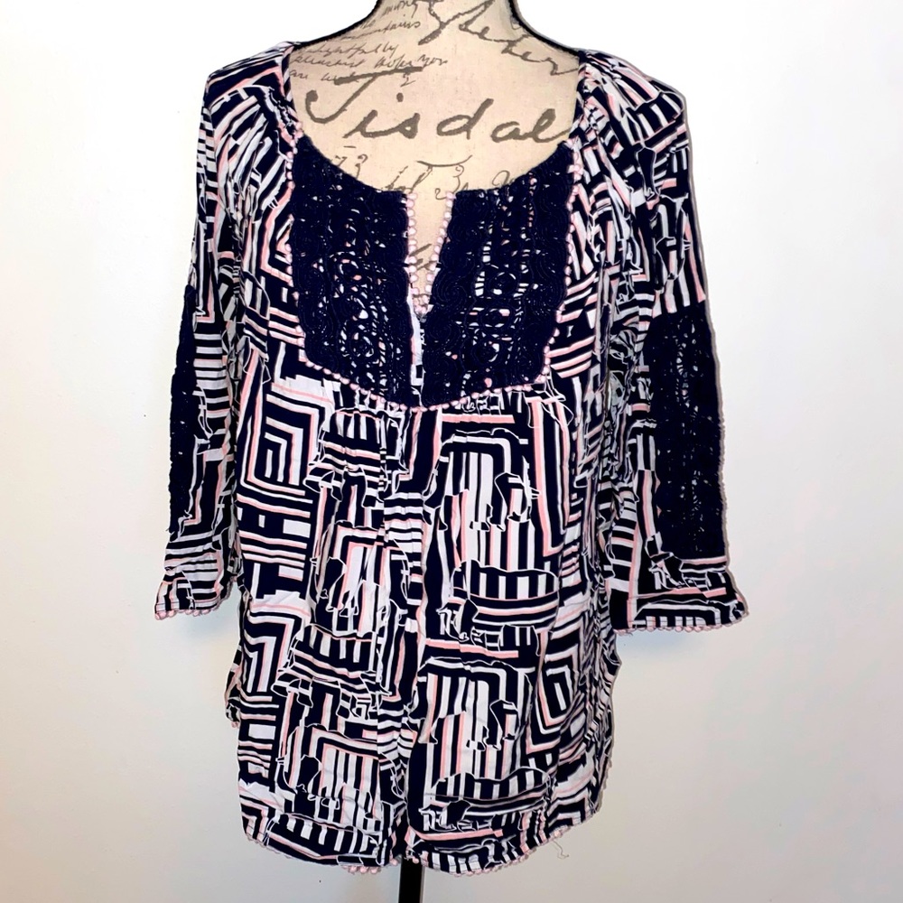 🔹Crown & Ivy Gorgeous Elephant Top🔹